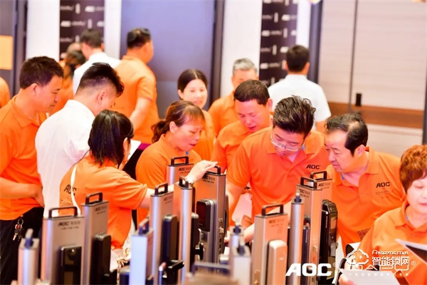 一面科技 一面艺术！AOC x 大璞联合新品发布会高燃现场！